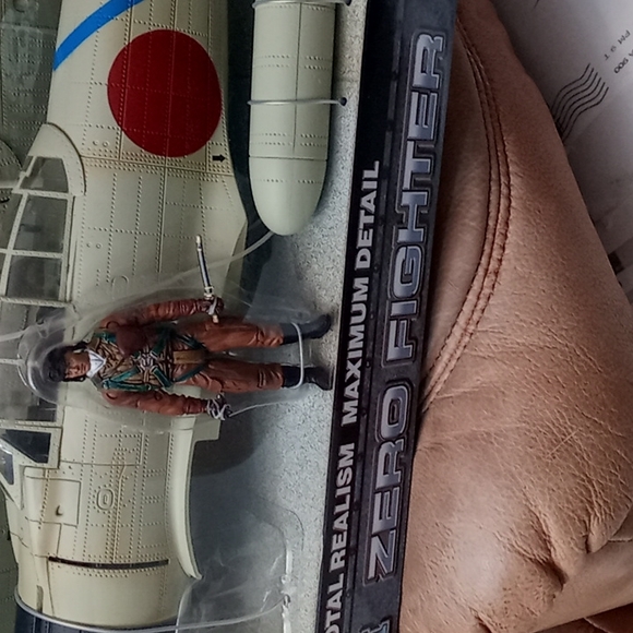 Mint big 1\18 scale zero fighter plane - Picture 4 of 4